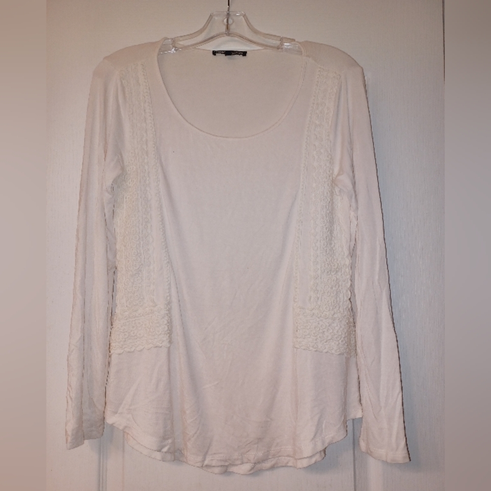 Cable & Gauge White Lace-Trim Long Sleeve Top